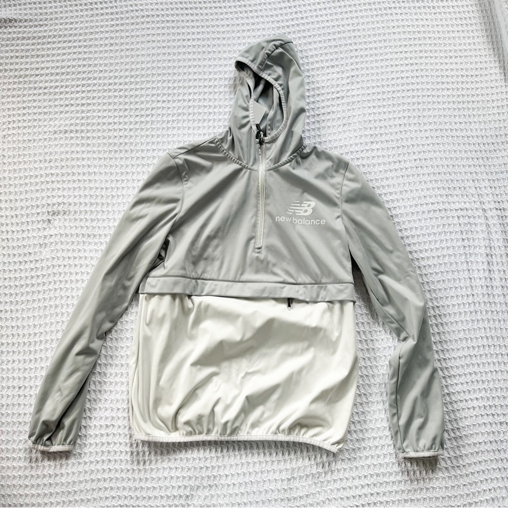 New Balance Women's Activewear White Gray Pullover with Hoodie Size Medium